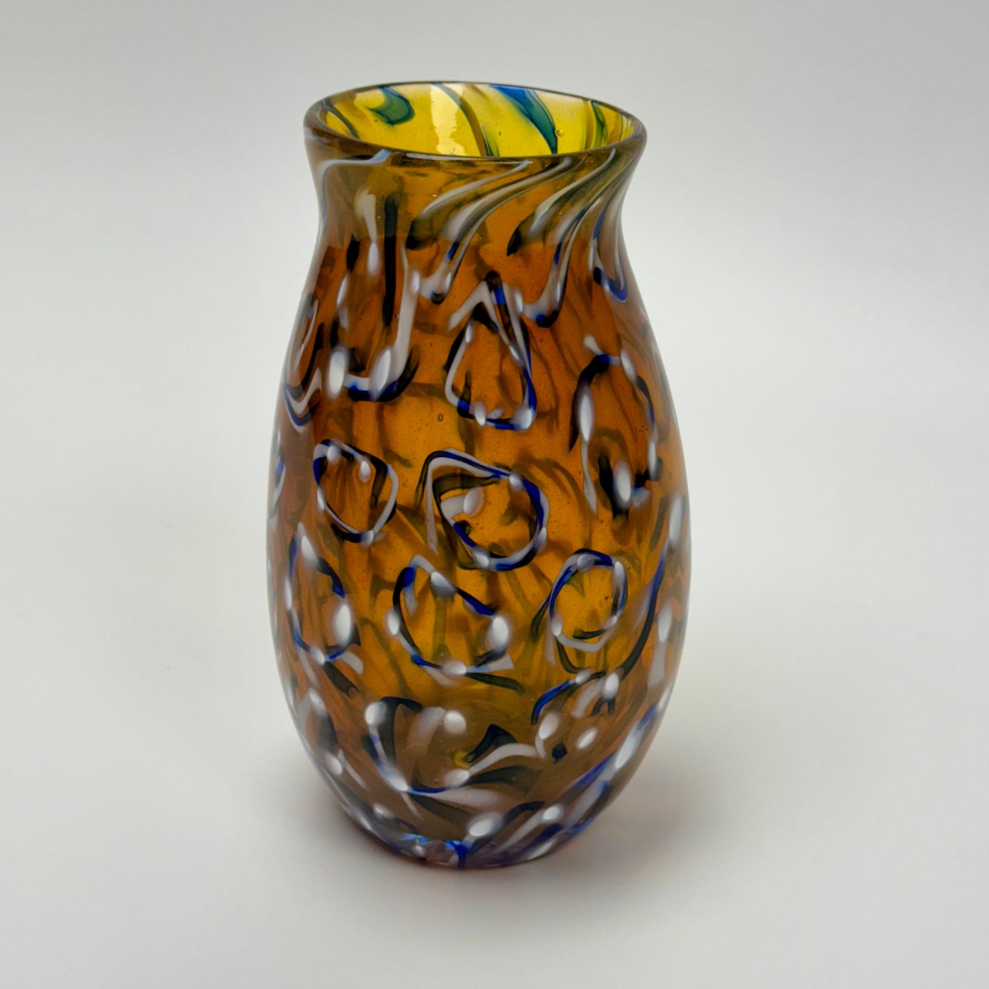 Blue-white spiral on amber vase