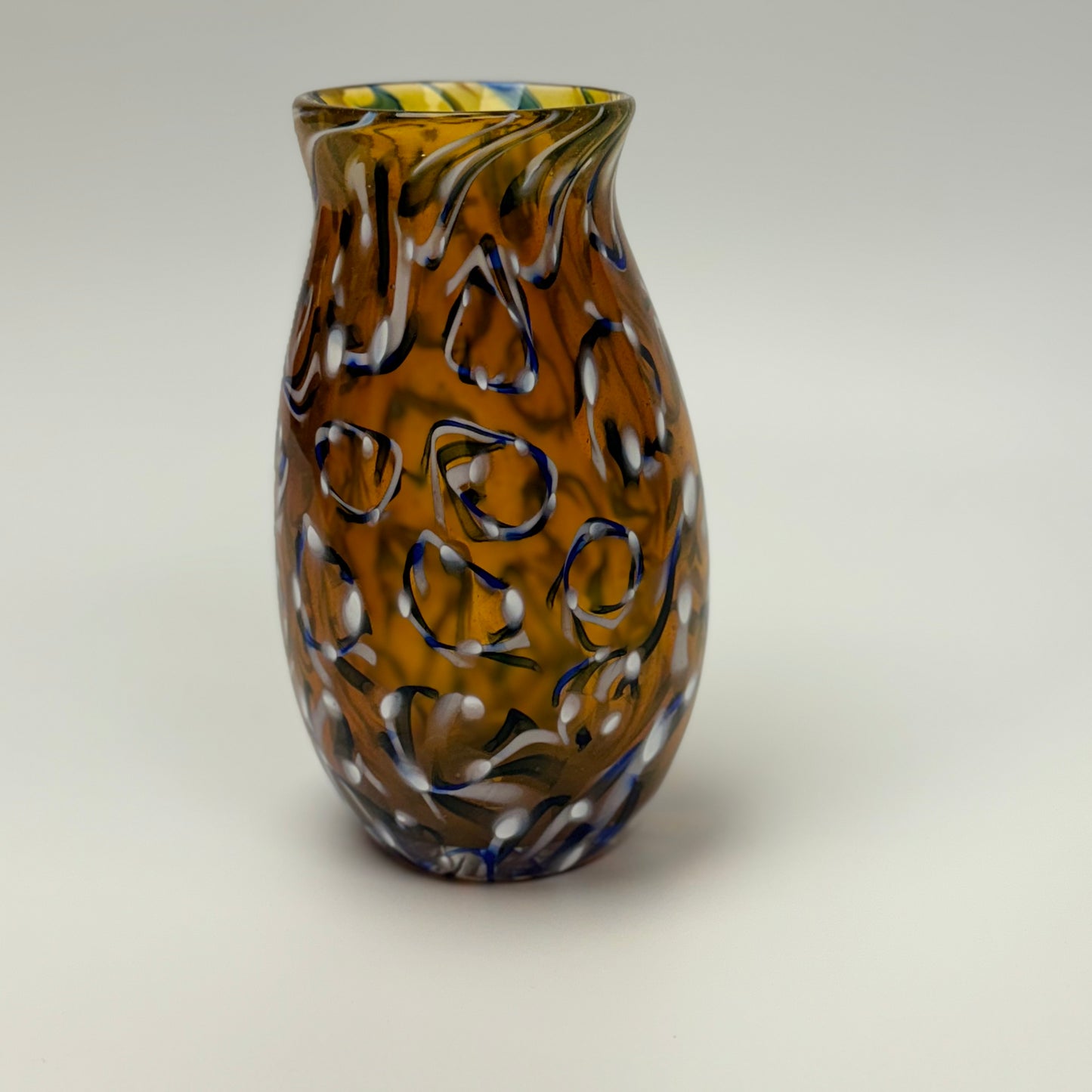 Blue-white spiral on amber vase