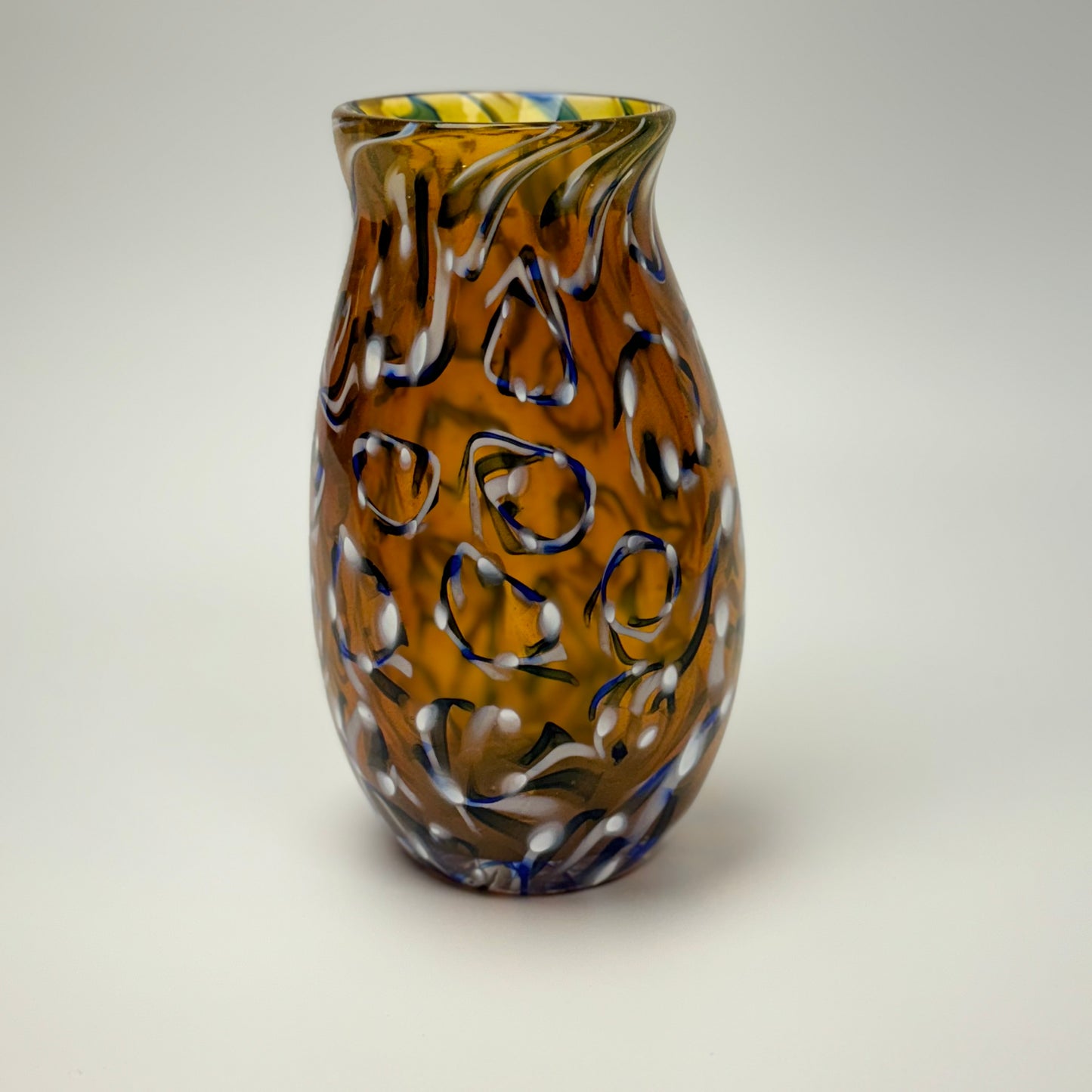 Blue-white spiral on amber vase