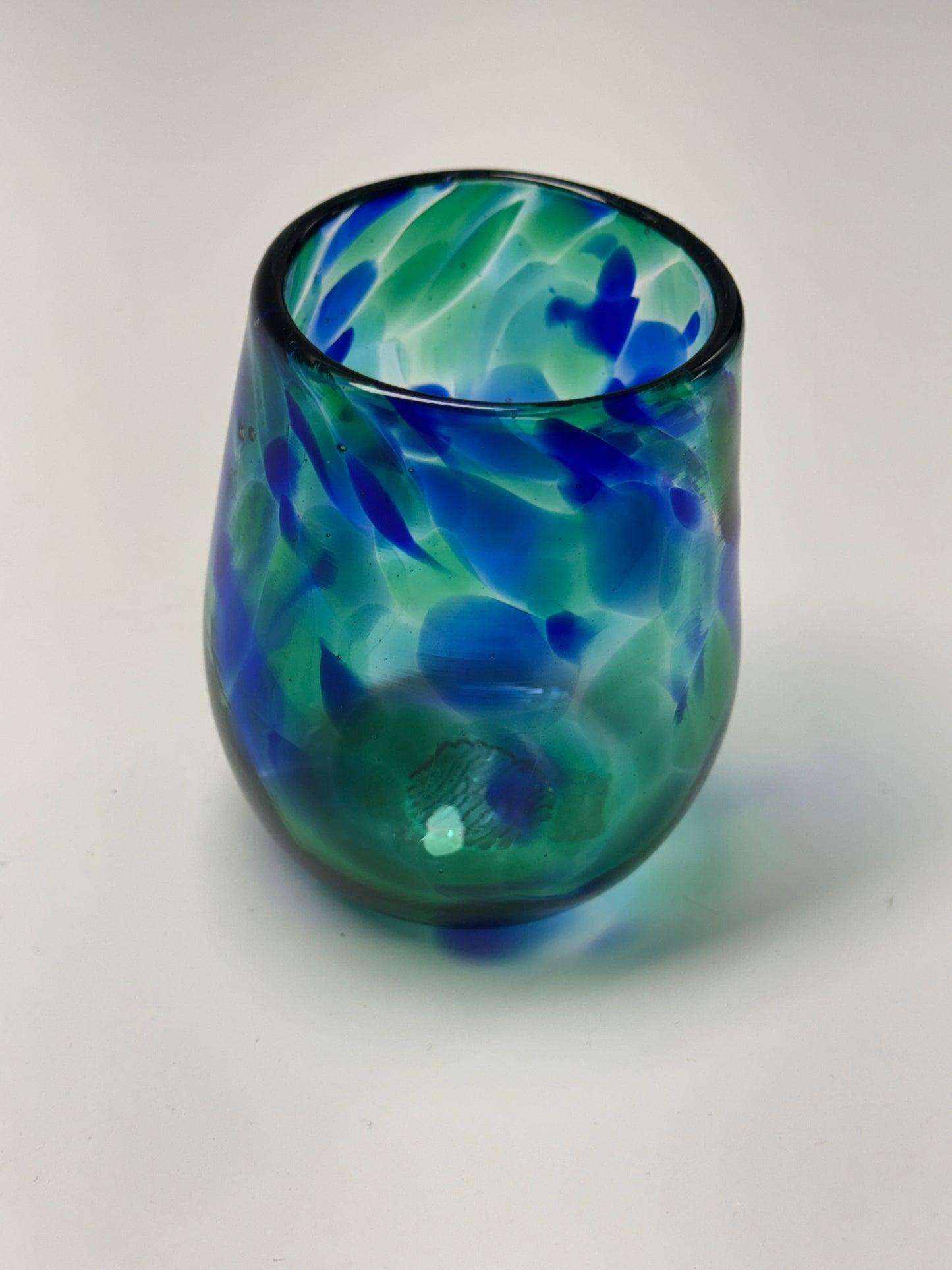 Stemless wine glasses